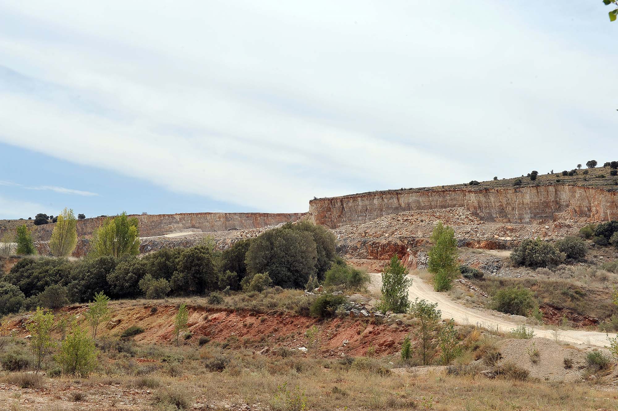 explotaciones a cielo abierto, que se basan en 3 concesiones mineras