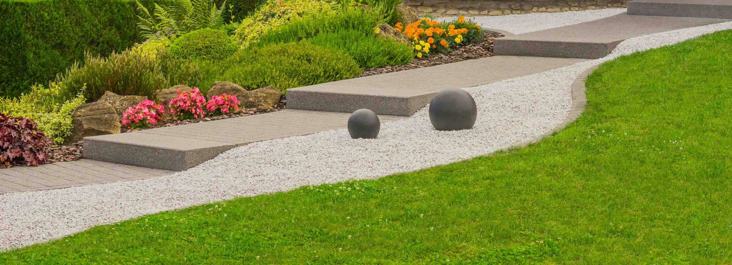 Modern,Rock,Garden,With,Outside,Stairs,Rocks,Decorative,Gravel,And